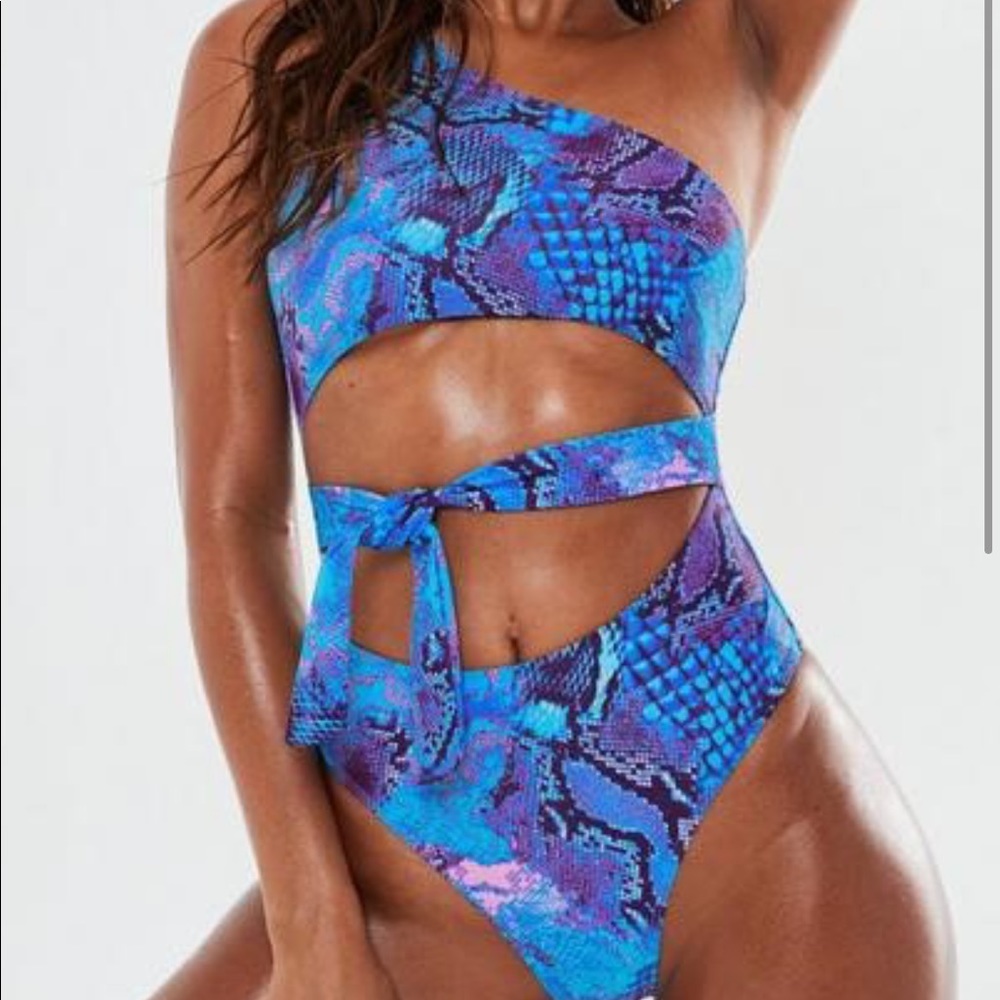 blue snake print one shoulder cut out swimsuit